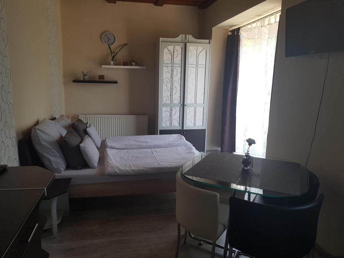 264 lépés Vendégház Sarvar Exterior foto
